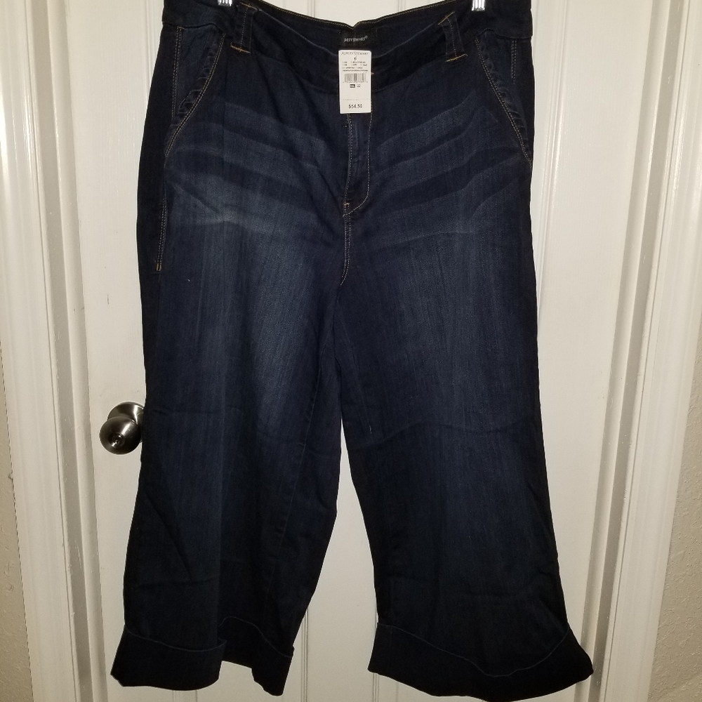 Wide leg capris